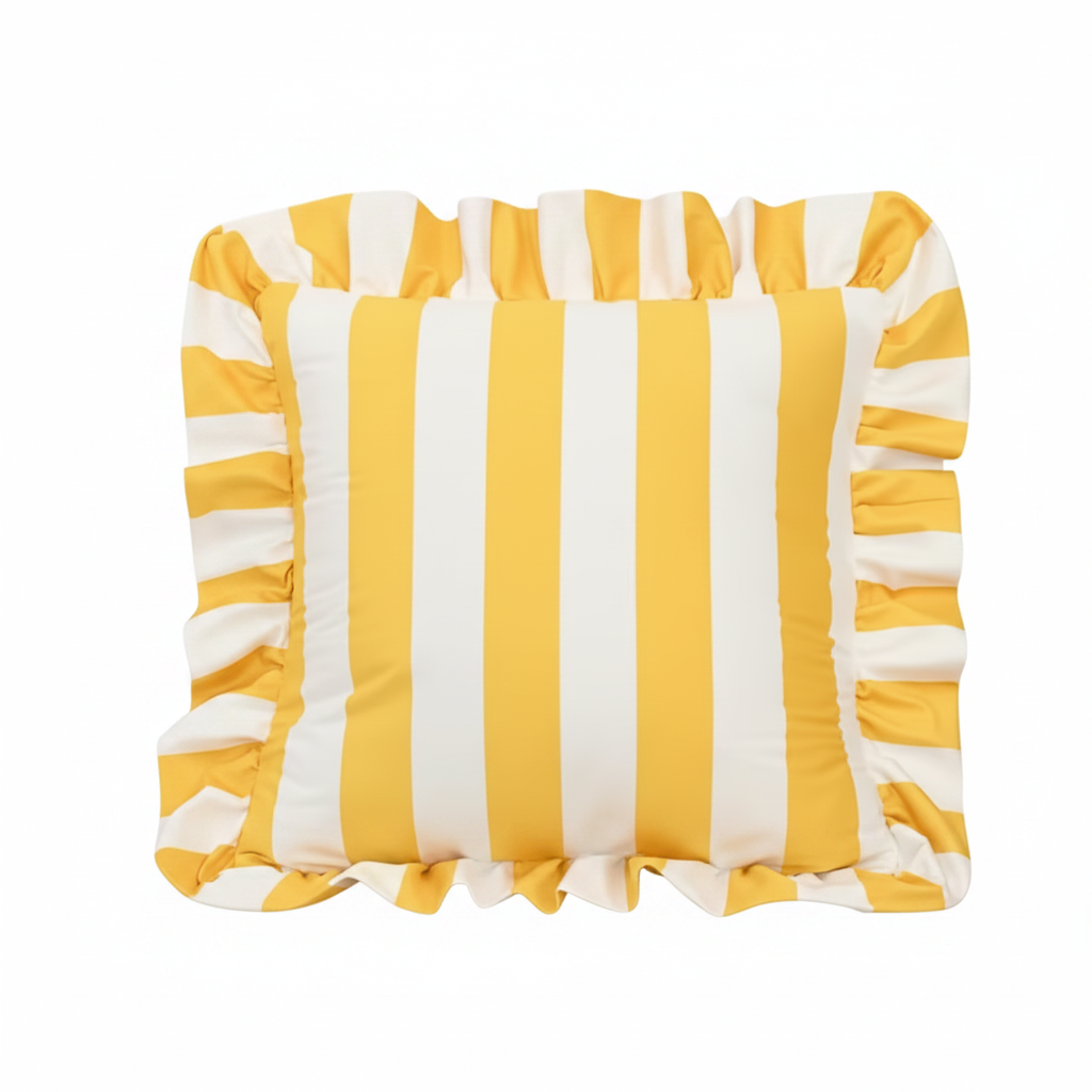 Housse de coussin rayée à volants