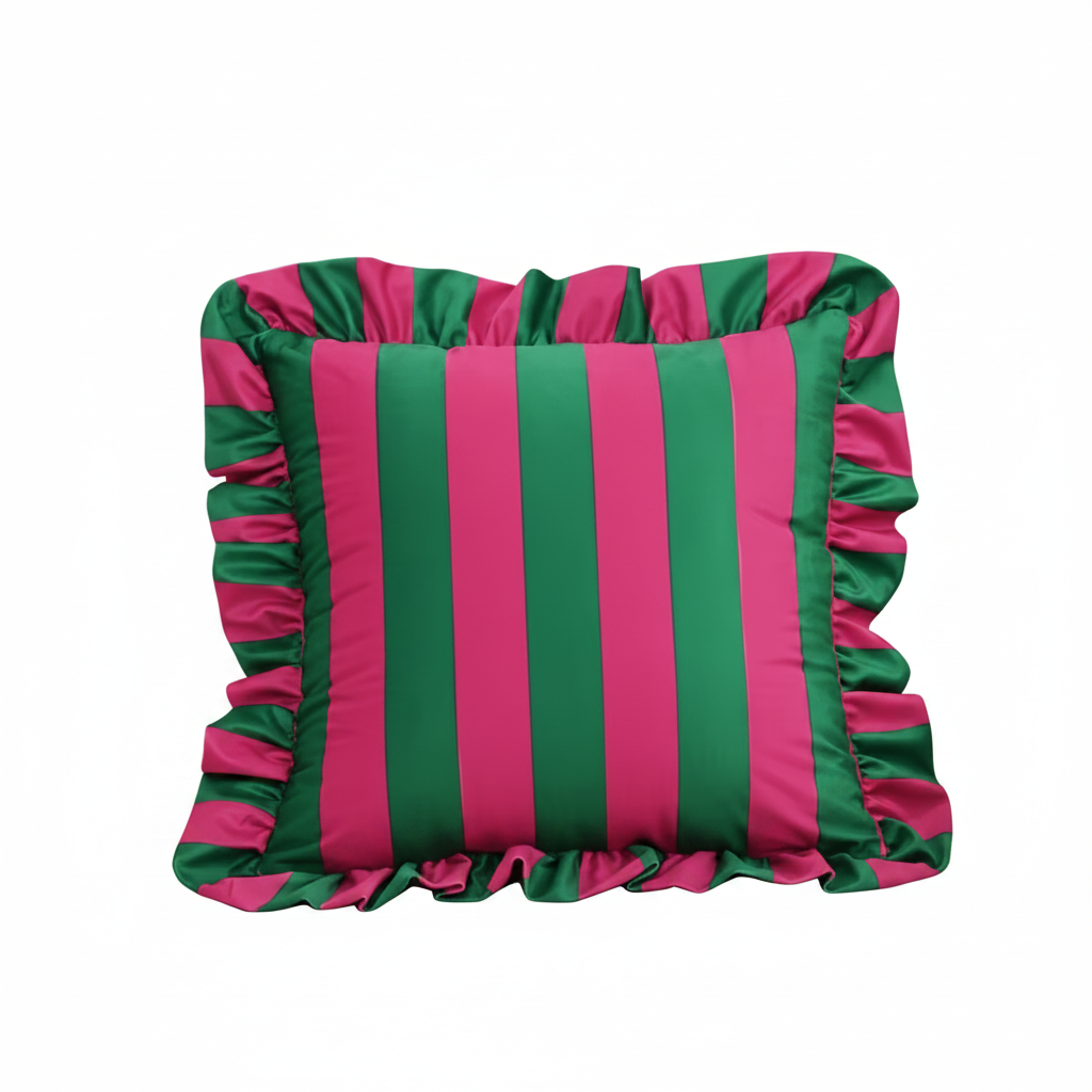 Housse de coussin rayée à volants
