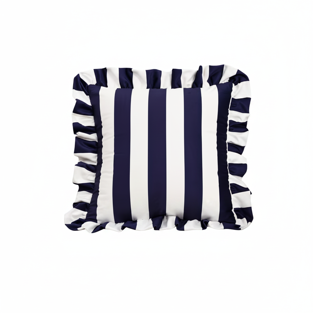 Housse de coussin rayée à volants