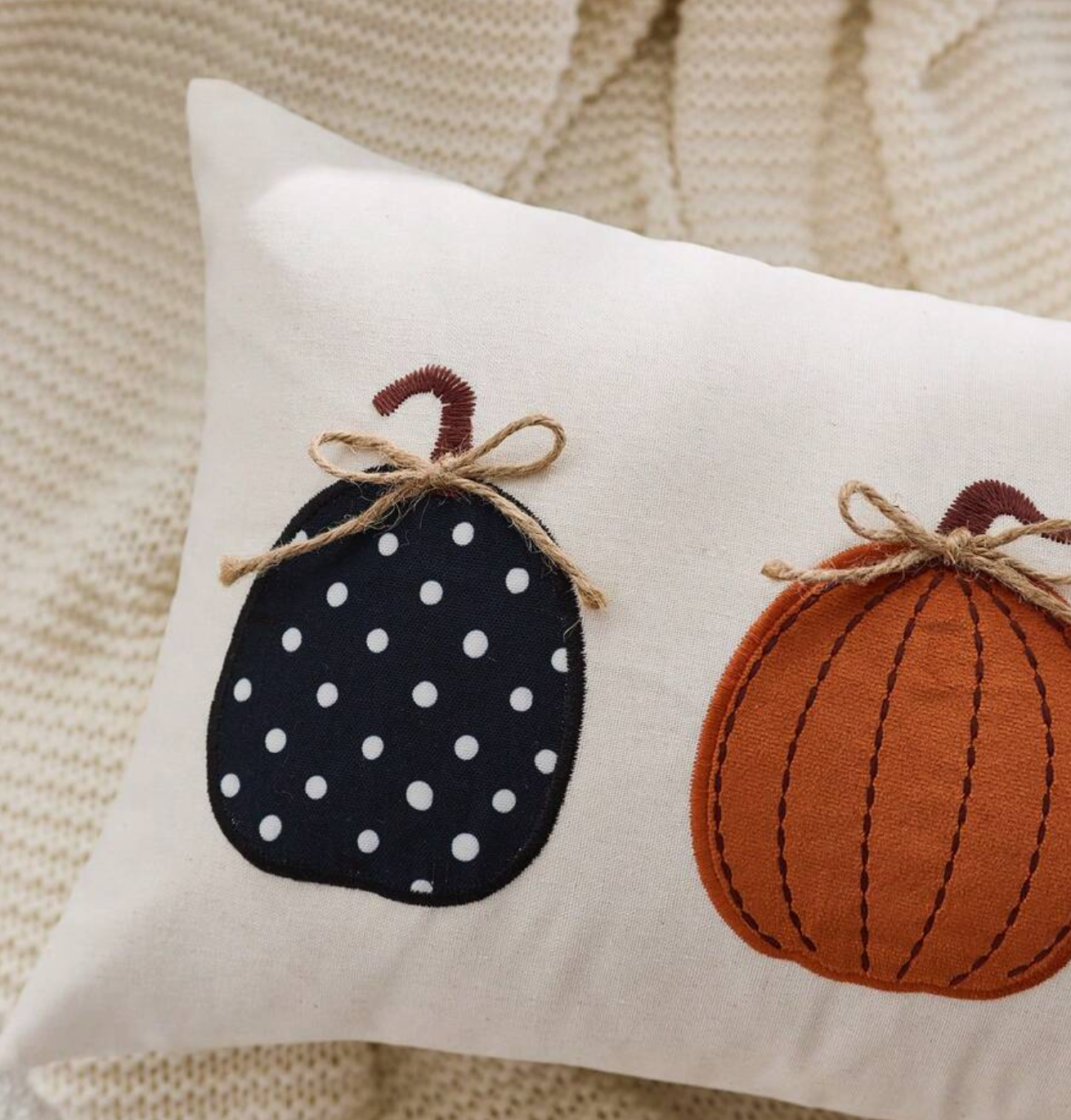 Housse de coussin Citrouilles brodées – 30 × 50 cm